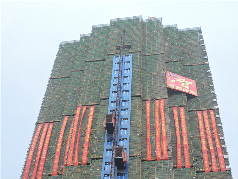 喜報！中冶南方國際社區(qū)一期南區(qū)住宅四標段項目喜封金頂！