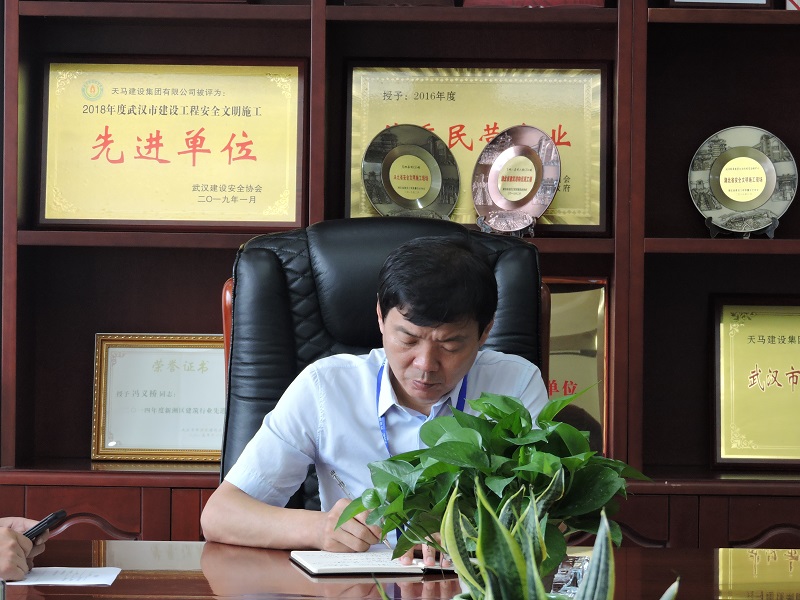 集團(tuán)公司隆重召開“七一”黨員大會(huì)